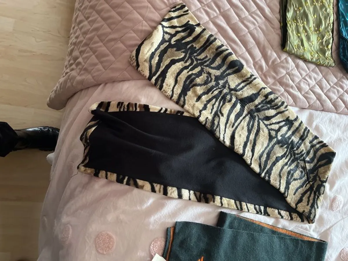 clothing - Image 3