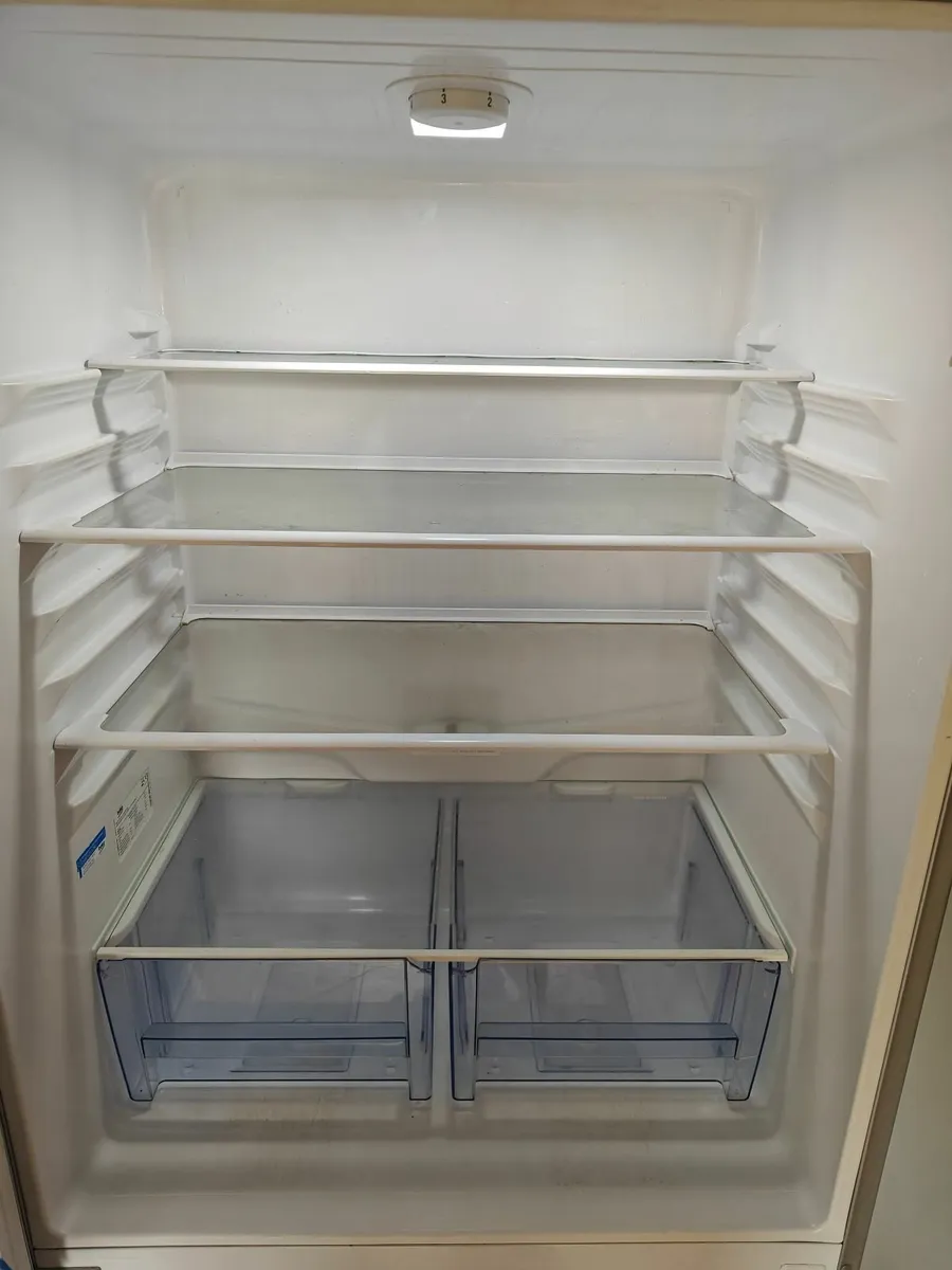 Fridge Freezer 70cm Beko CFL7914 - Image 2