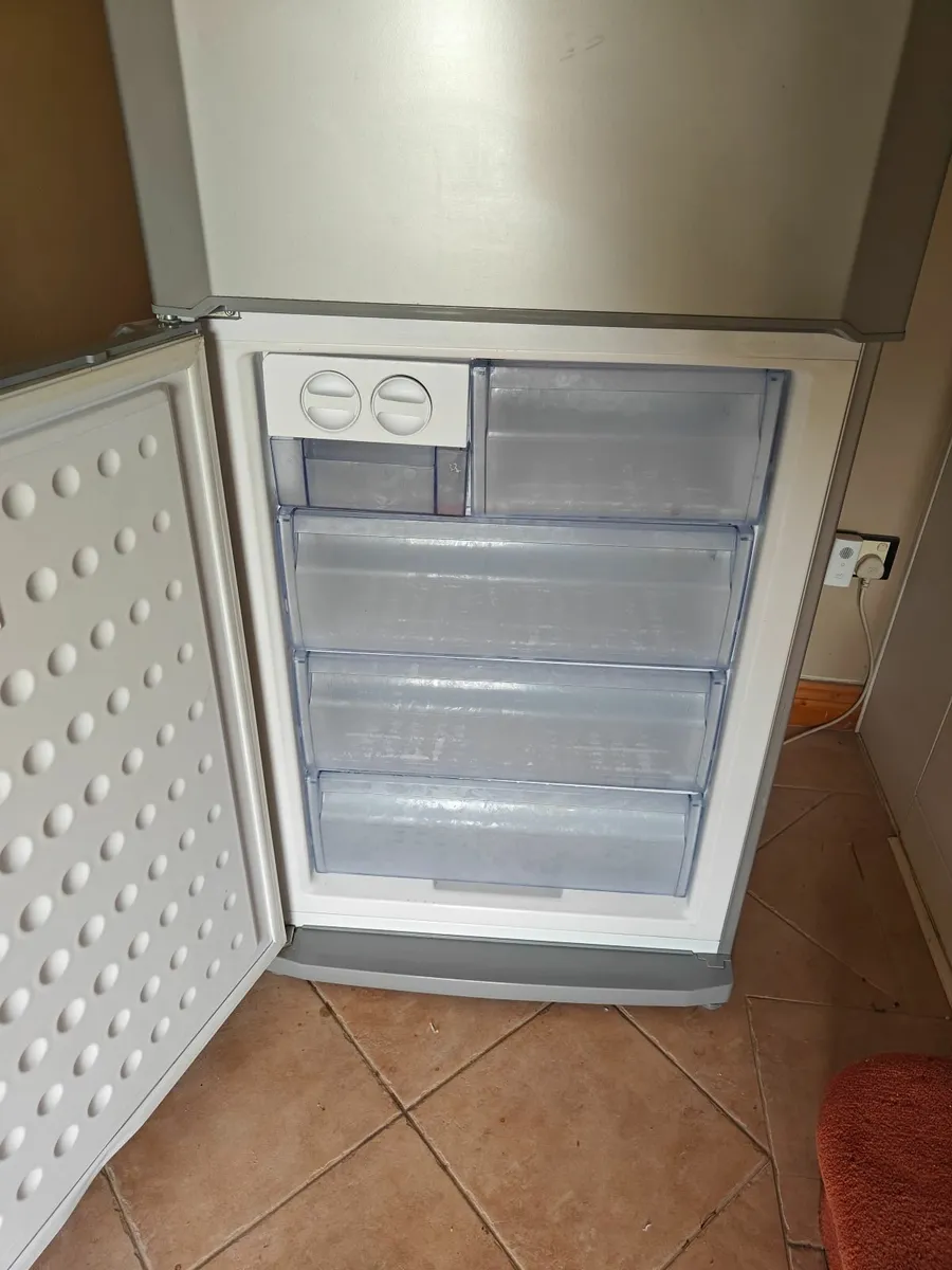 Fridge Freezer 70cm Beko CFL7914 - Image 4