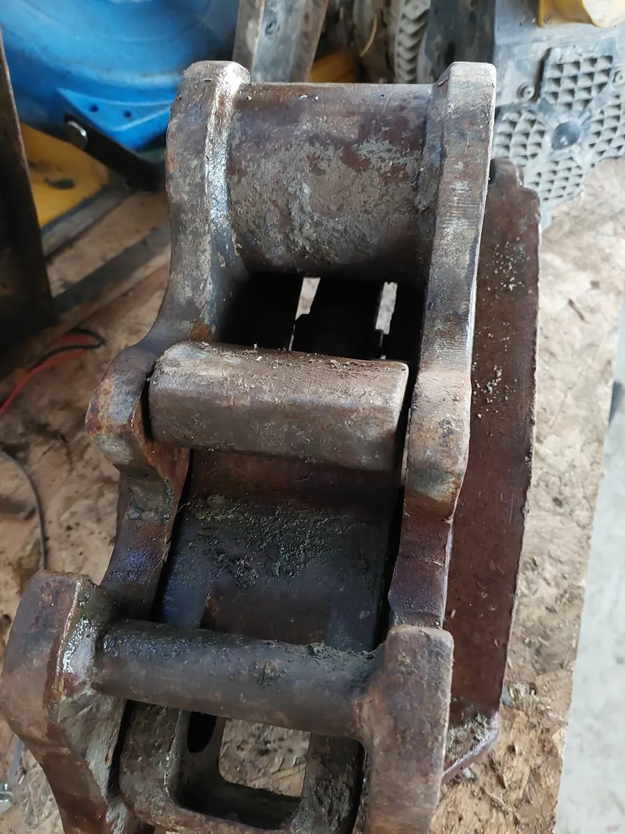 40mm Hydraulic Quick Hitch - Image 1