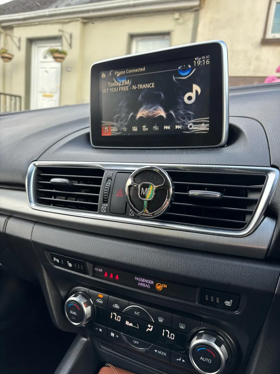 2016 Mazda 3 - Image 4