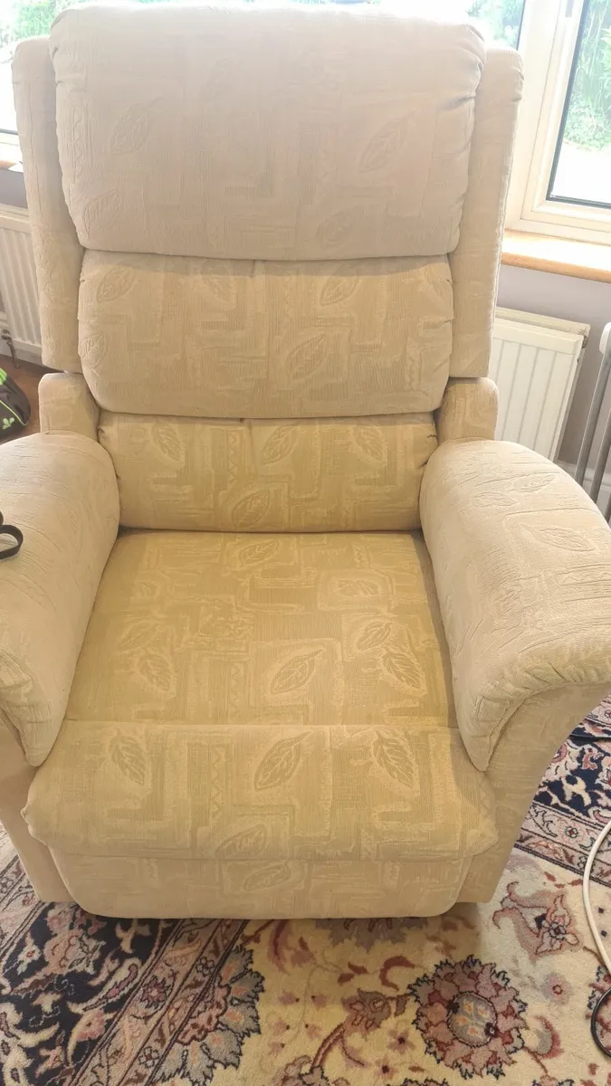 Electric riser recliner chair - Image 1