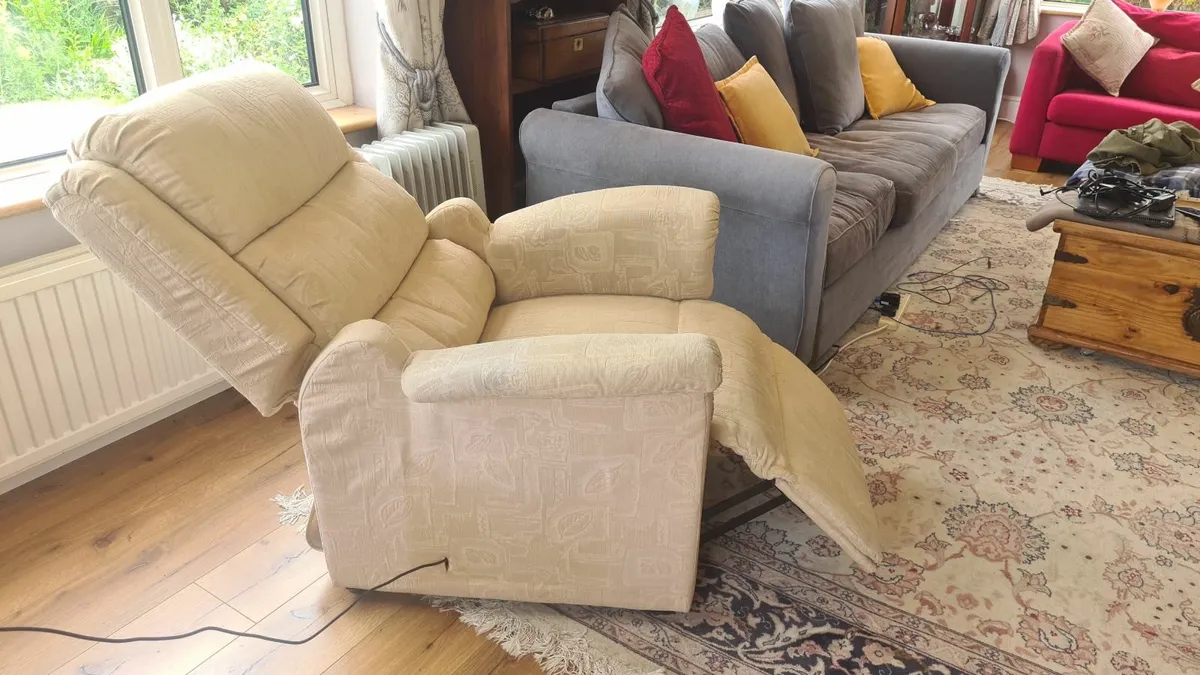 Electric riser recliner chair - Image 2