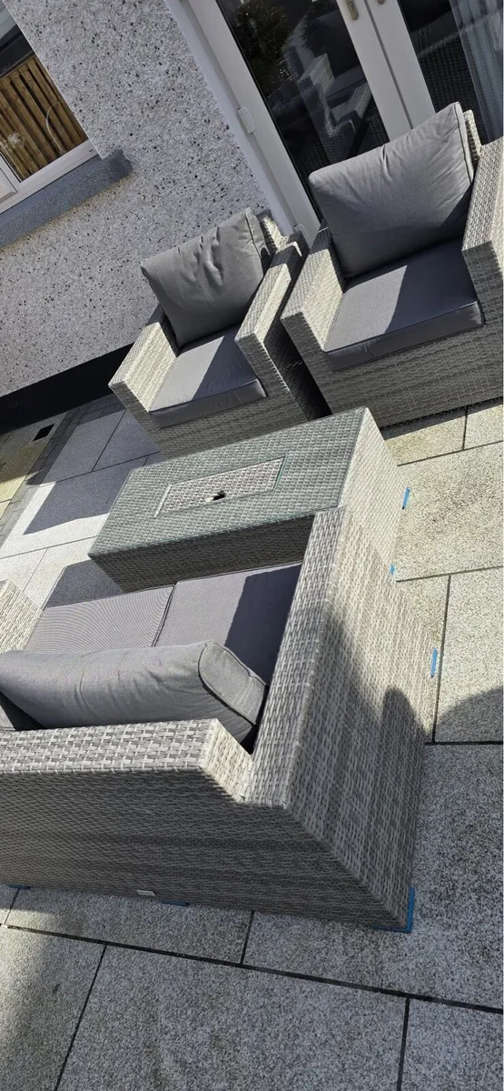 Garden furniture - Image 1