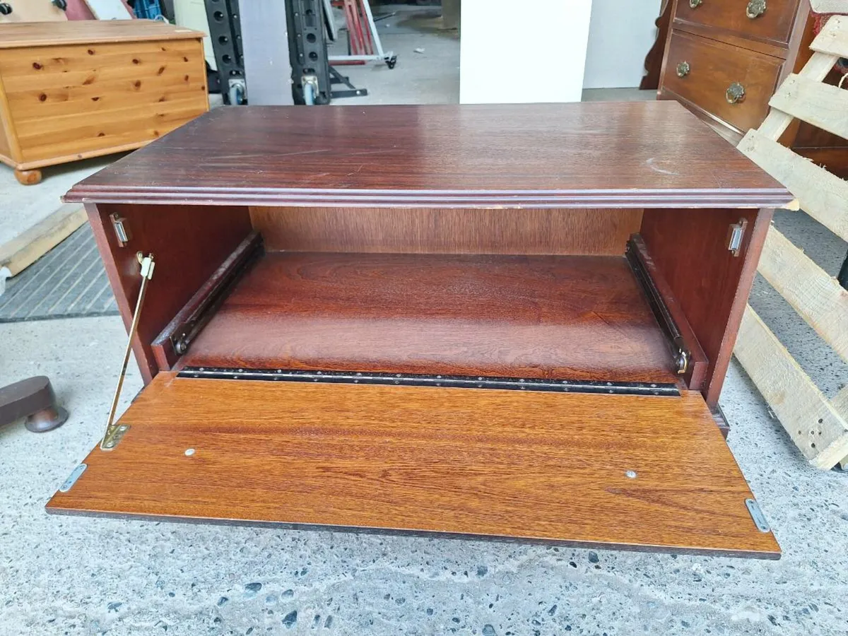 Vintage blanket box/TV stand? (DELIVERY) - Image 2
