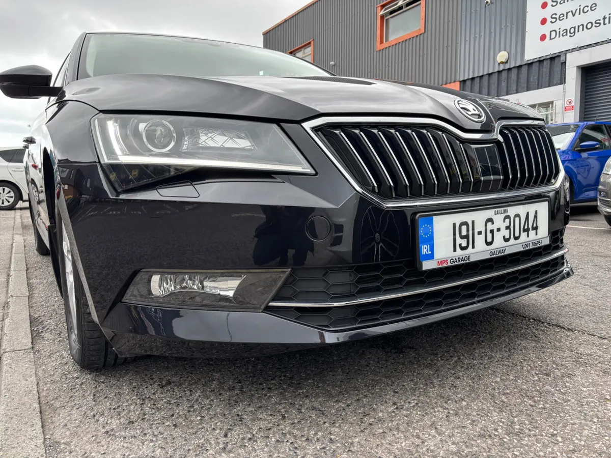 2019 Skoda Superb 2.0 TDI 150 BHP Ambition - Image 4