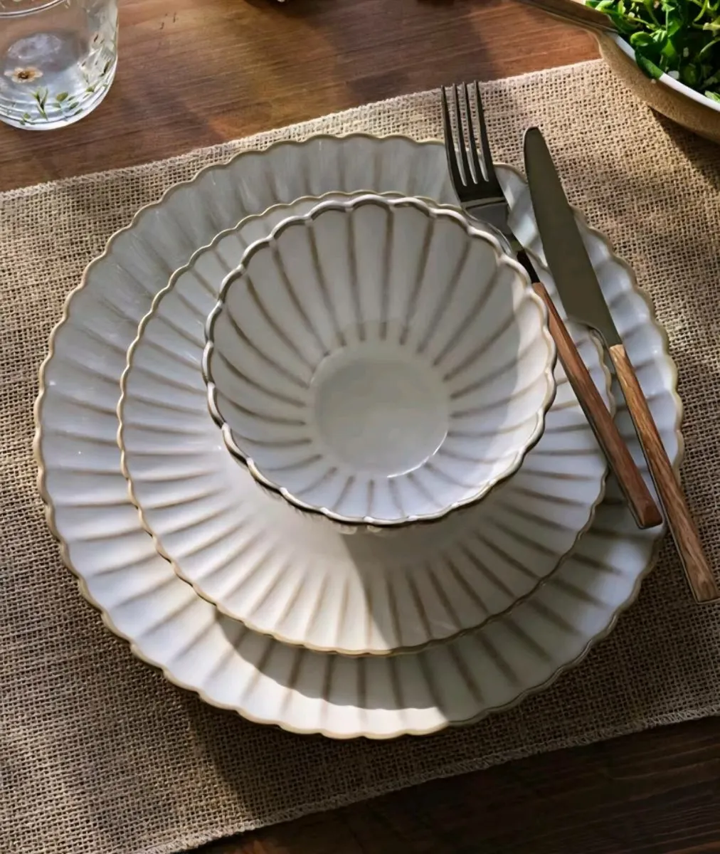 Dining set & cutlery. - Image 1