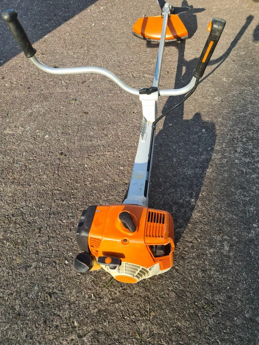 Chain saw - Image 1