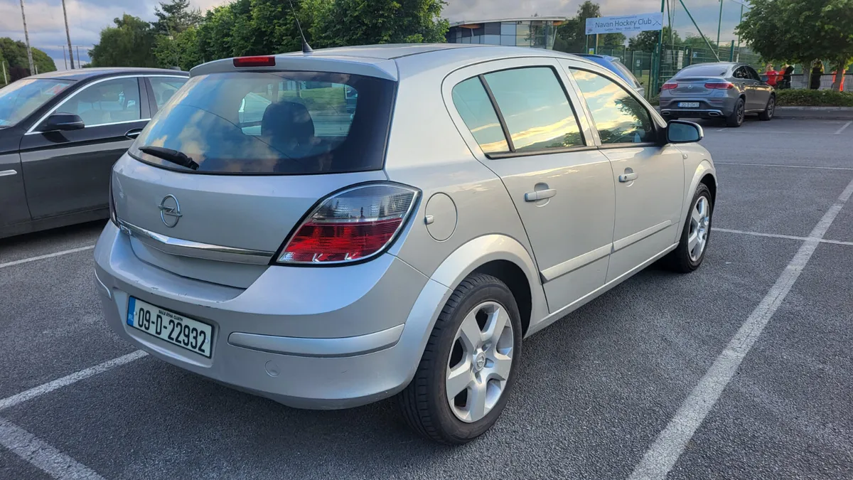 Opel Astra 2009 1.4 petrol - Image 4