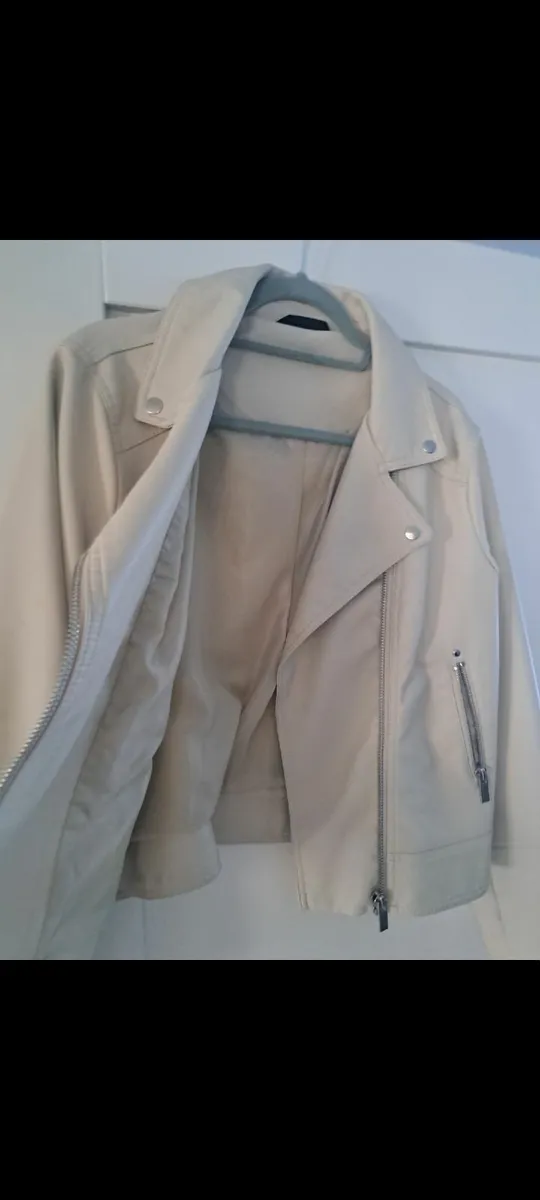 Ladies beige faux leather biker jacket - Image 3