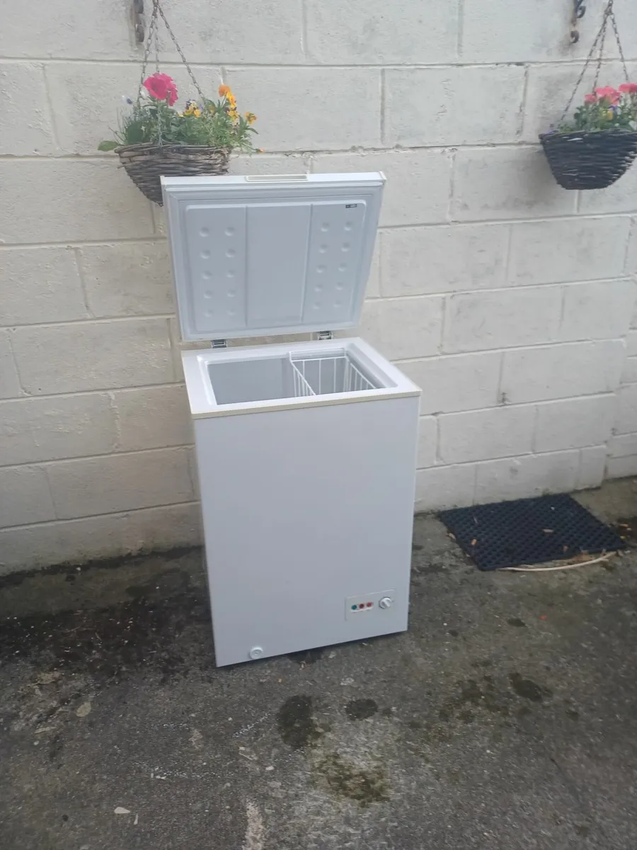 Chest  freezer 99L - Image 1