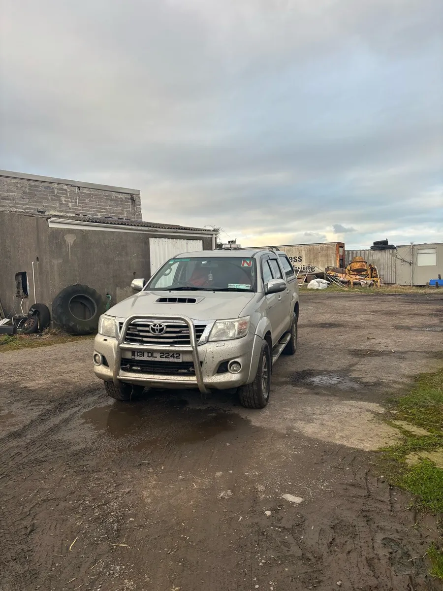 2013 toyota hilux invincible - Image 2