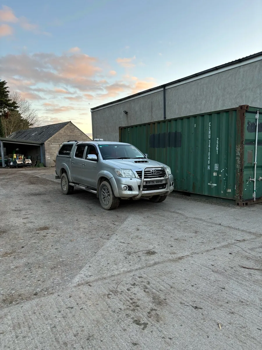 2013 toyota hilux invincible - Image 3