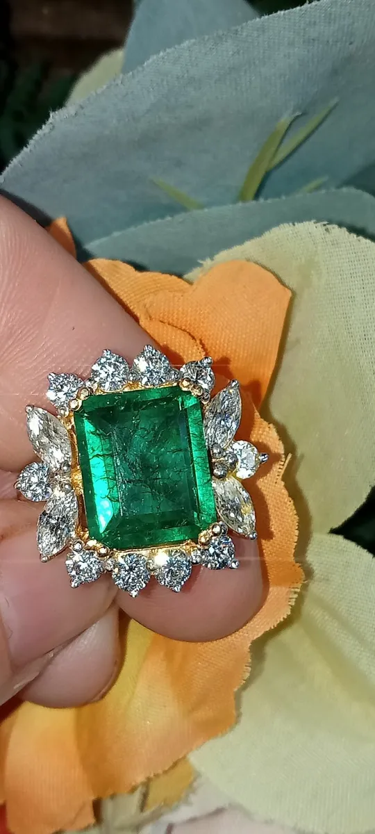 Beautiful Emerald Ring - Image 4