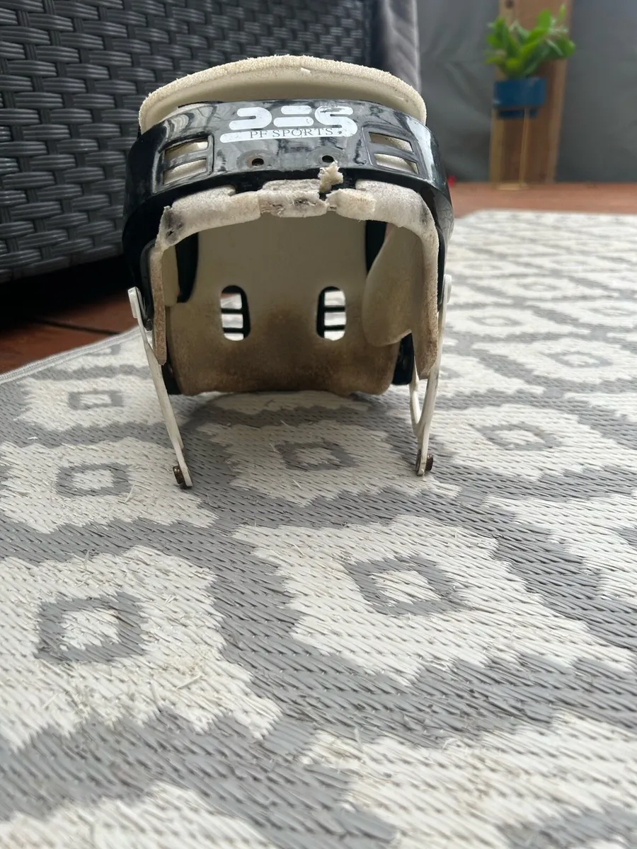 Hurling helmet - Image 3