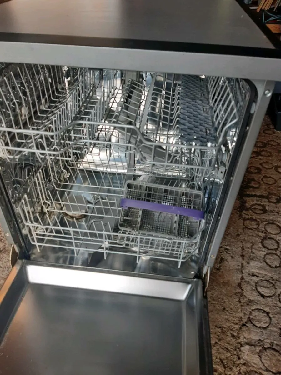Dishwasher - Image 2