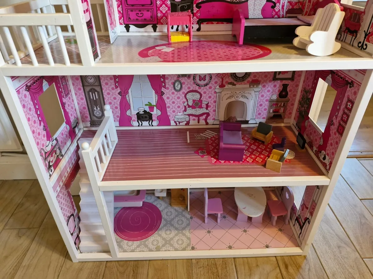 Beautiful dolls house - Image 2