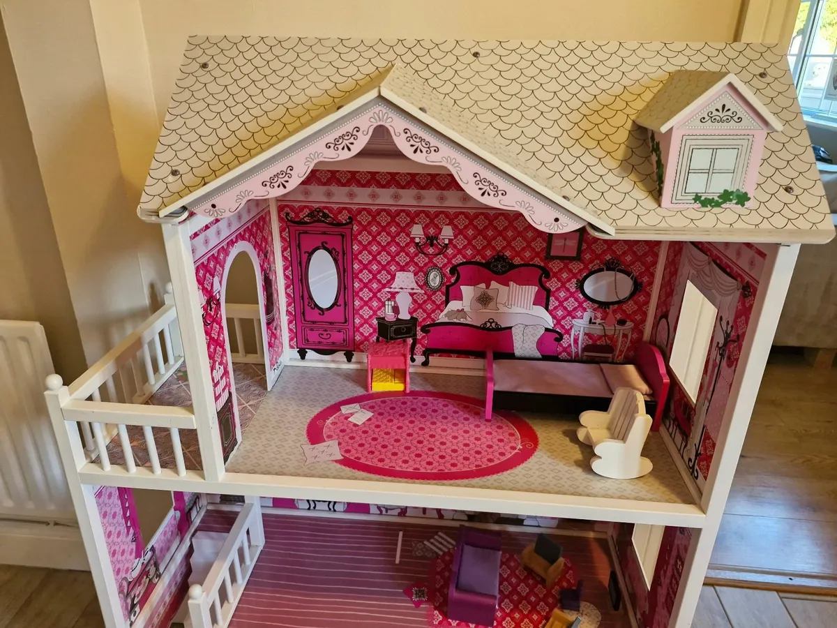 Beautiful dolls house - Image 3