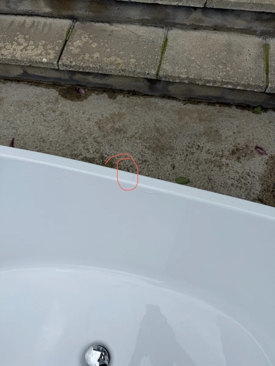 Slipper bath & taps - Image 4