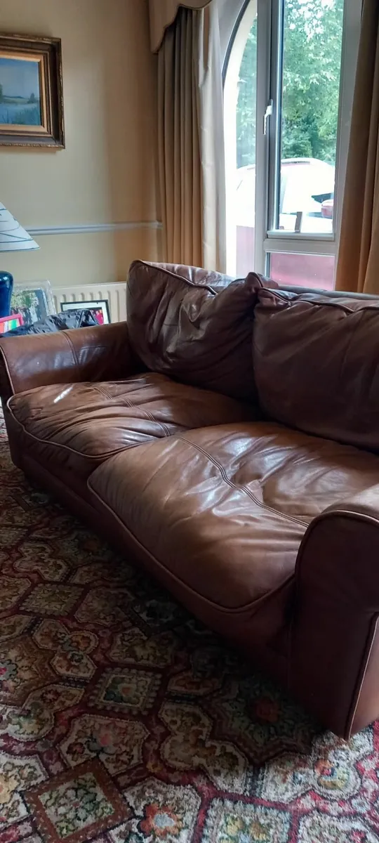 Leather couch and 2 armchairs. - Image 1