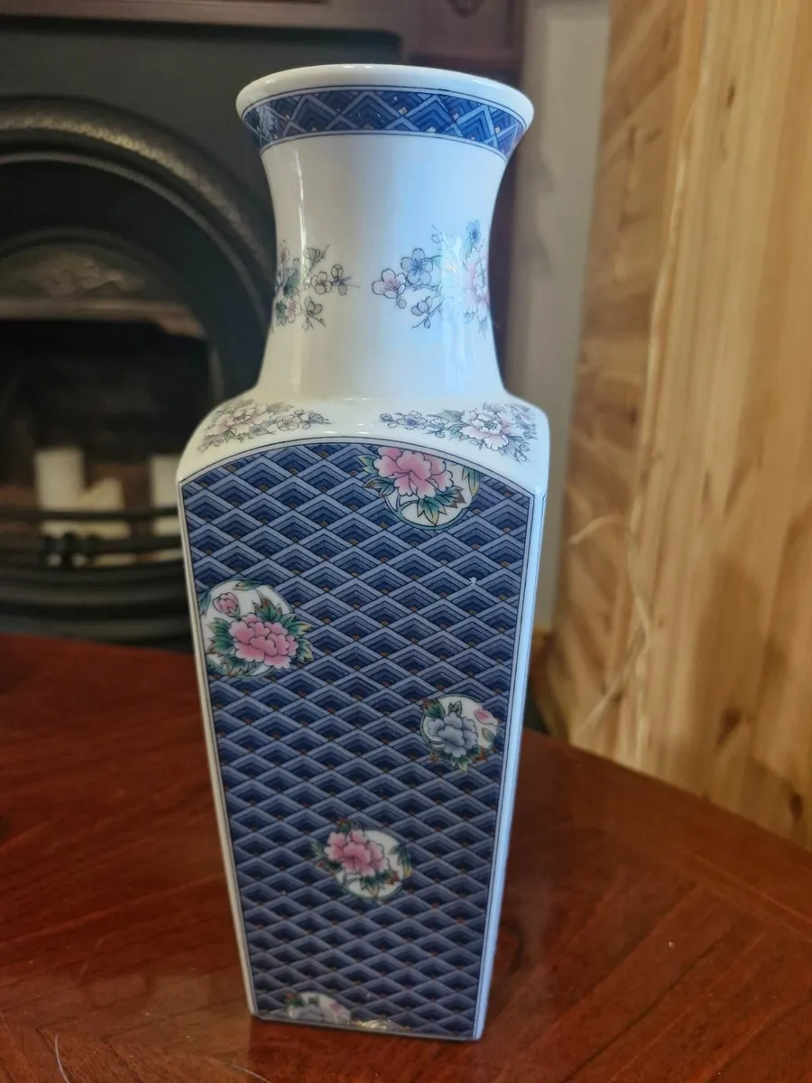 Vases - Image 3