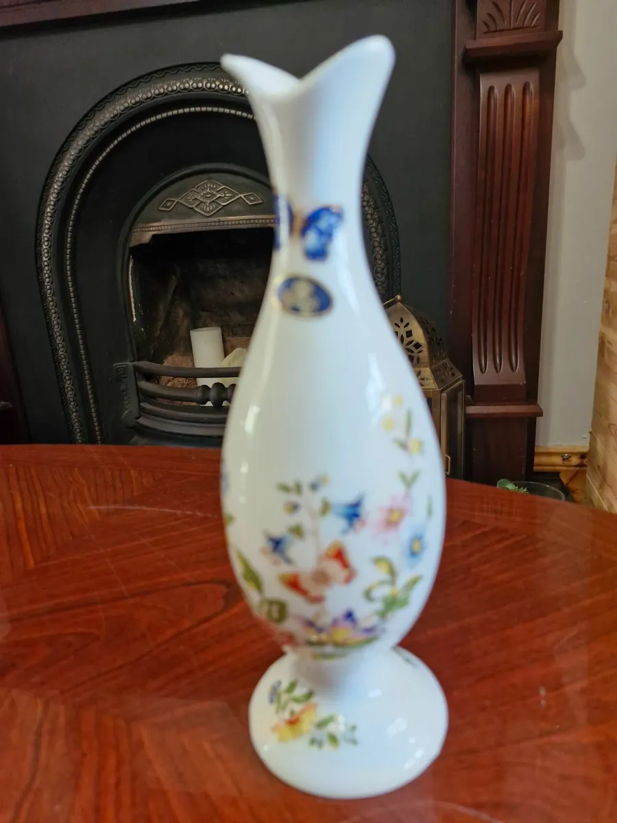 Vases - Image 1