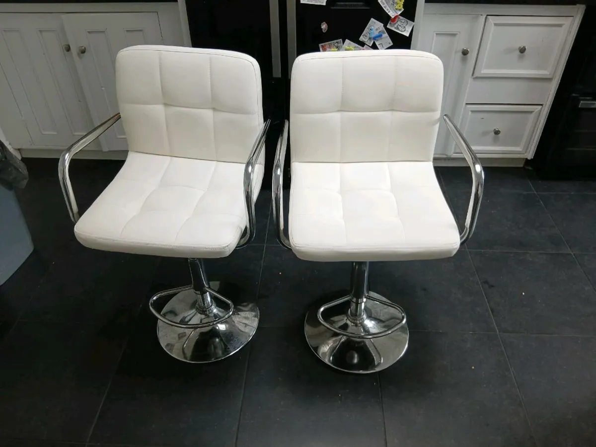 Bar stools - Image 1