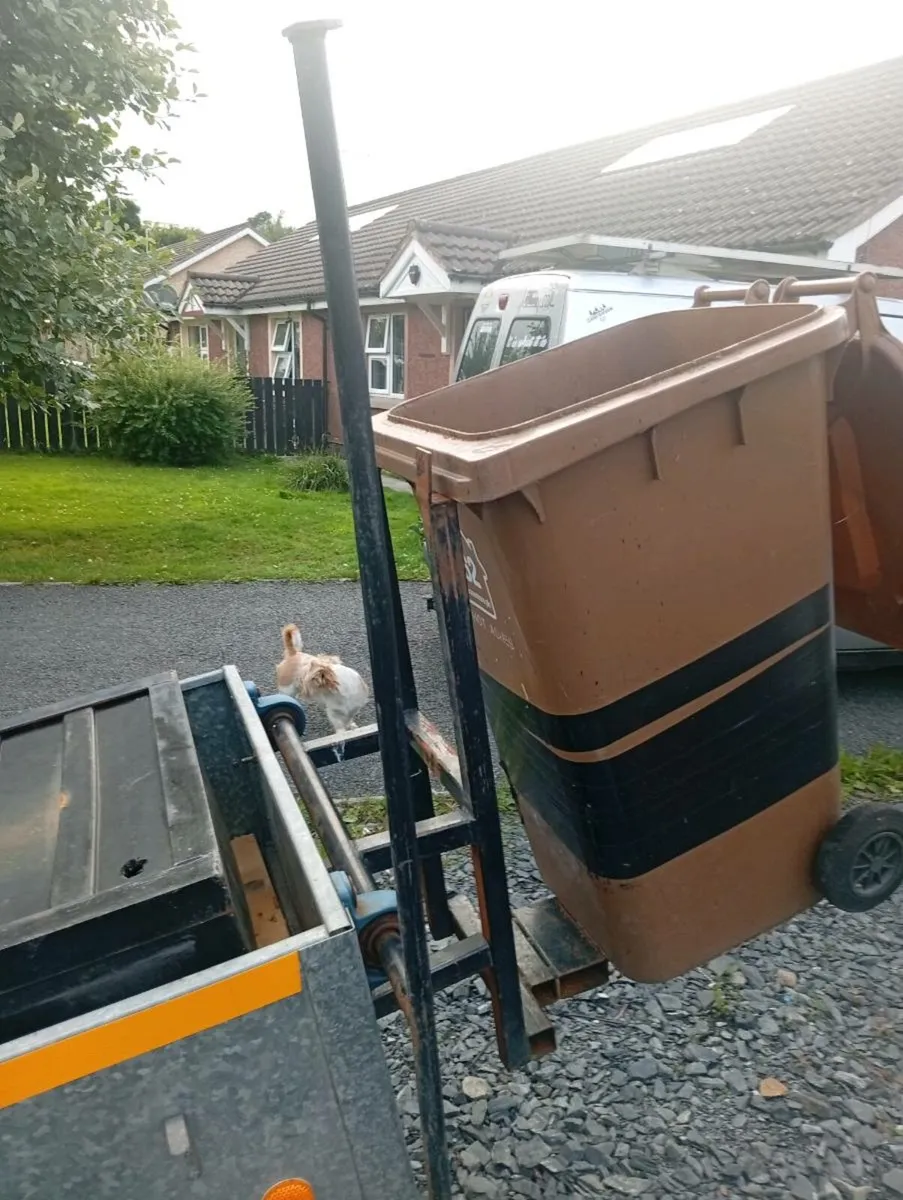 Business opportunity WHEELIE BIN CLEANING TRAILER - Image 1