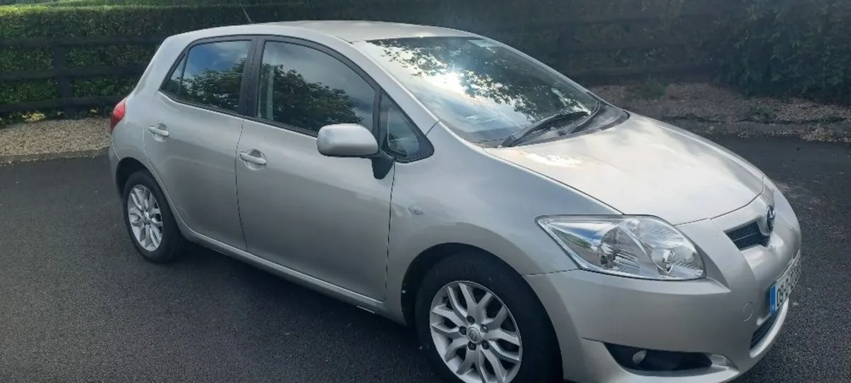 Toyota Auris 2009 - Image 1