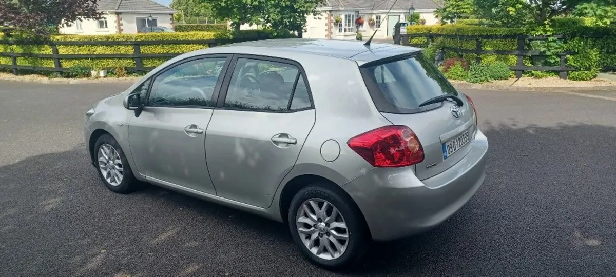 Toyota Auris 2009 - Image 3