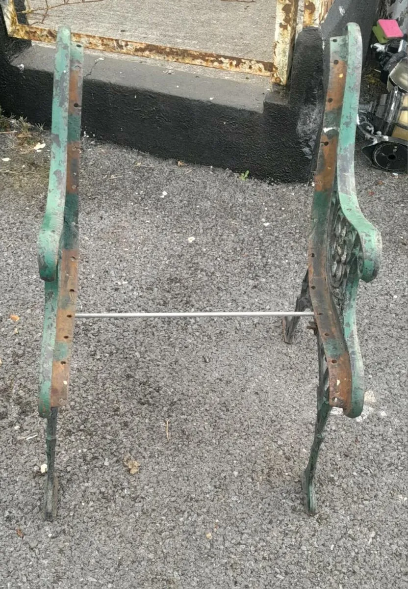 OLD STYLE GARDEN FURNITURE - Image 1