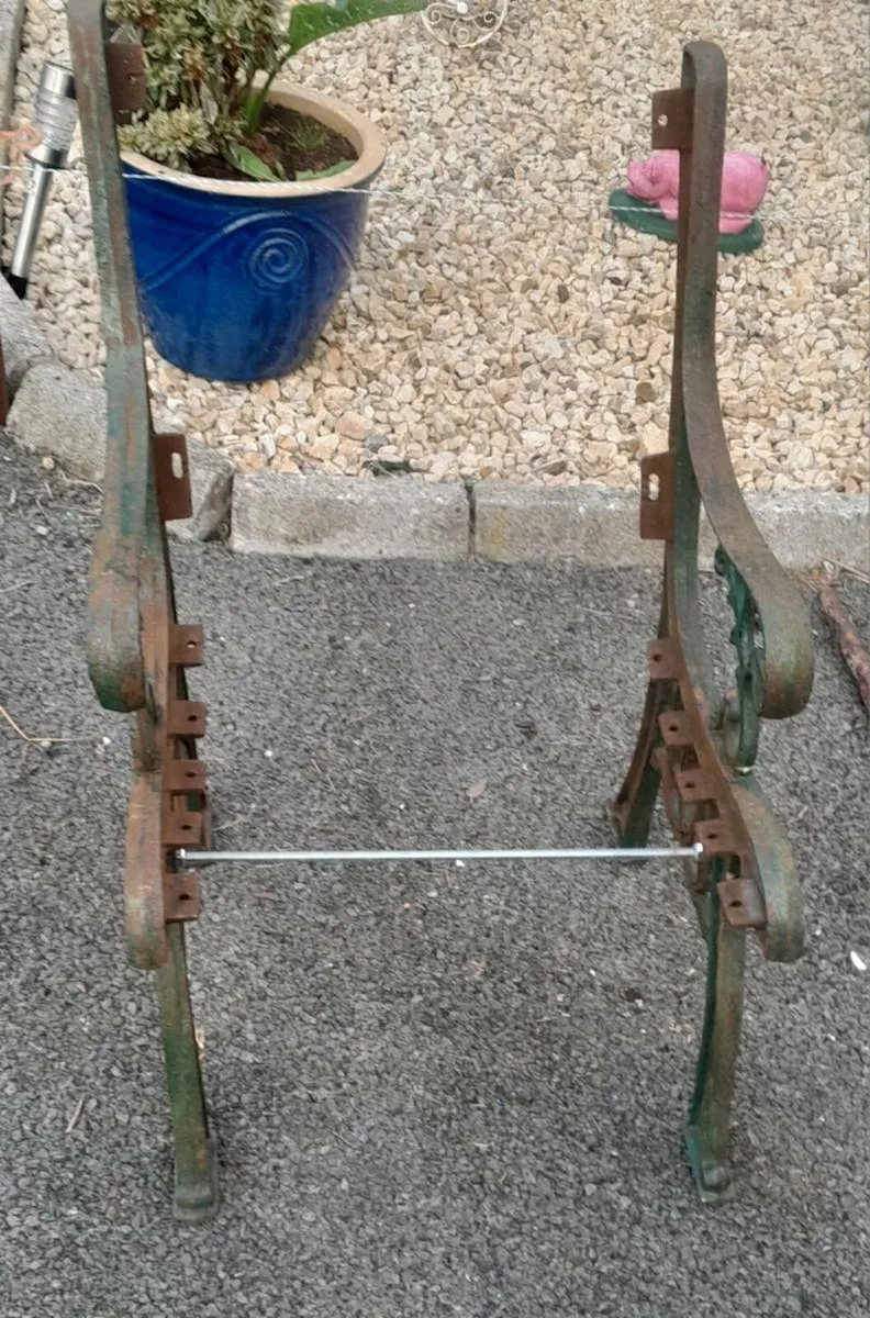 OLD STYLE GARDEN FURNITURE - Image 3