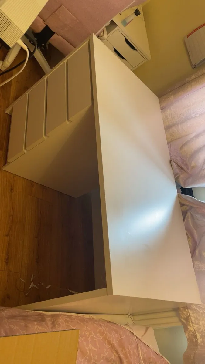White desk need gone ASAP - Image 1
