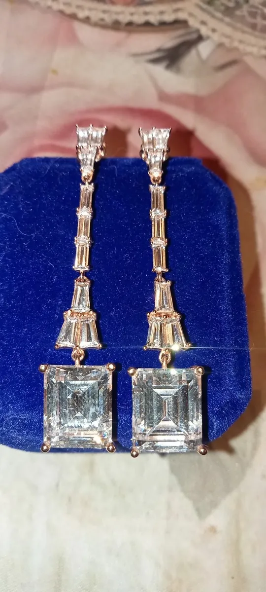 Beautiful Dessigner earrings - Image 3