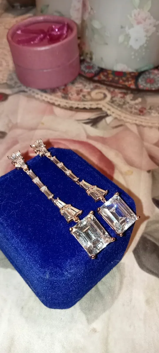 Beautiful Dessigner earrings - Image 4