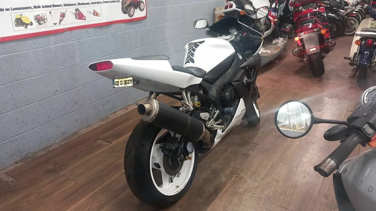 Yamaha YZF R1 - Image 4