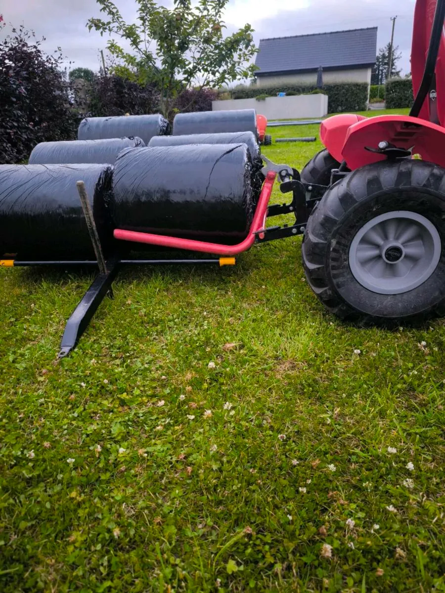 Bale trailer - Image 1