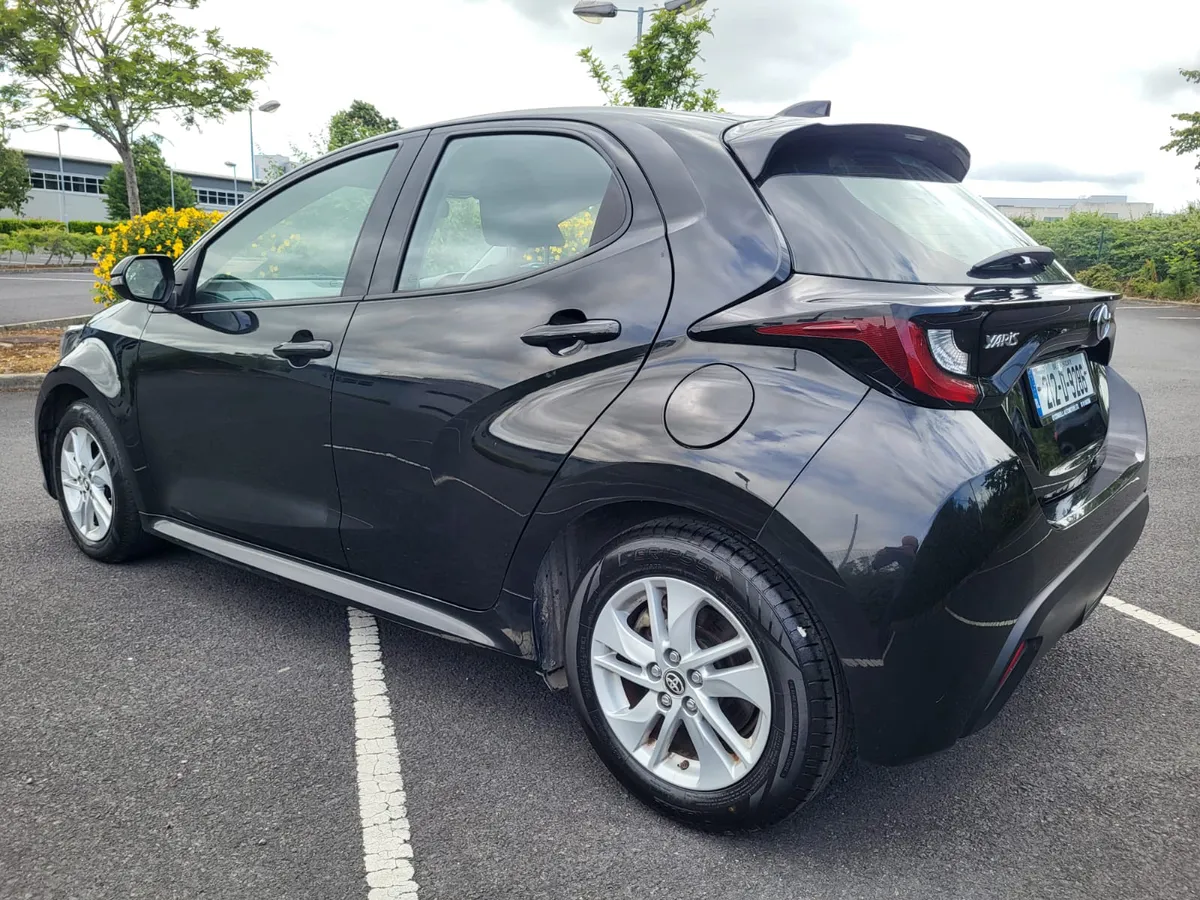 2021 TOYOTA YARIS HYBRID LUNA AUTO - Image 4