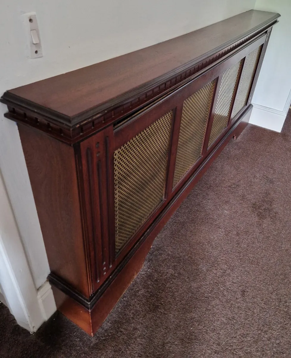 Large wood and brass radiator cover - Image 4