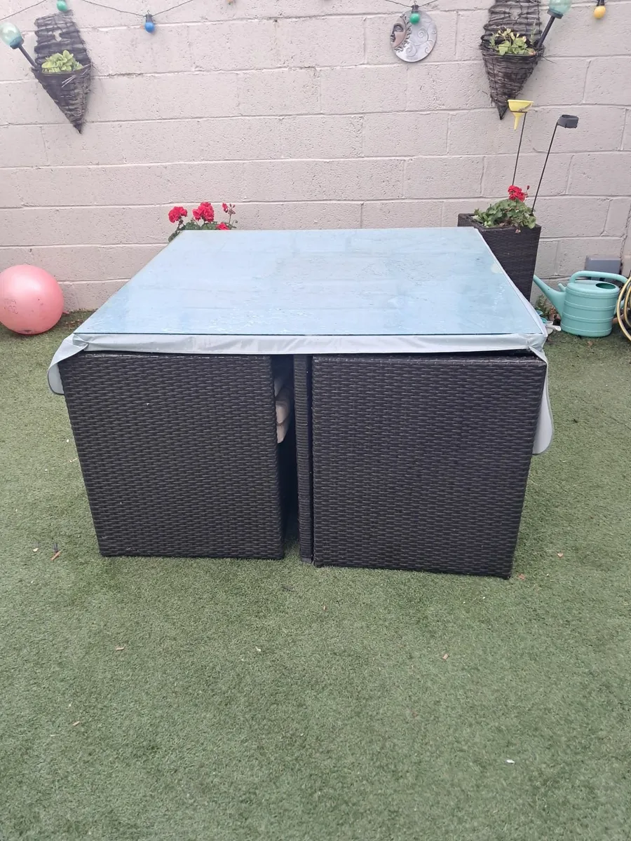 Garden furniture. Cube set. 8 chairs and glass tab - Image 2