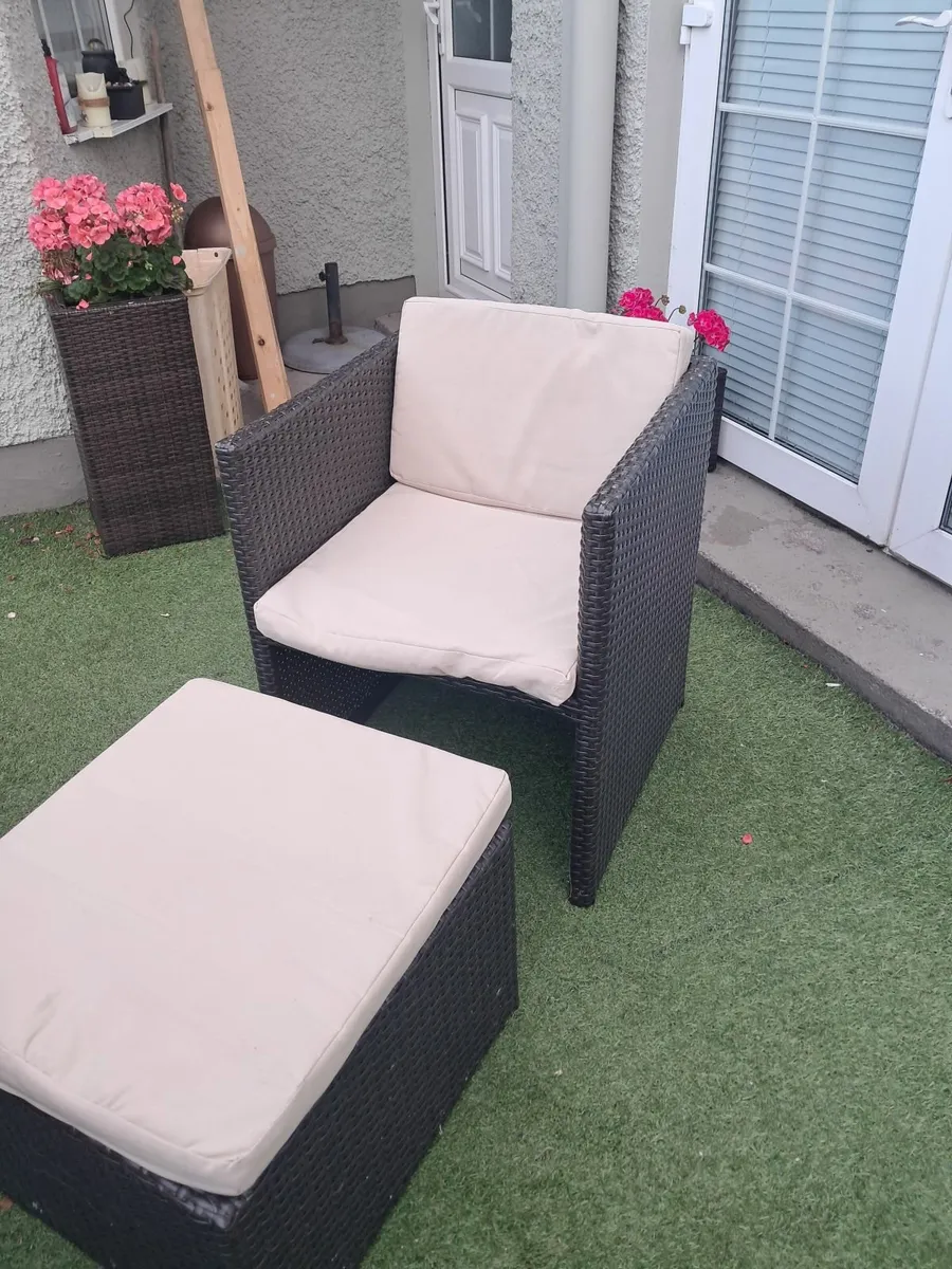Garden furniture. Cube set. 8 chairs and glass tab - Image 4