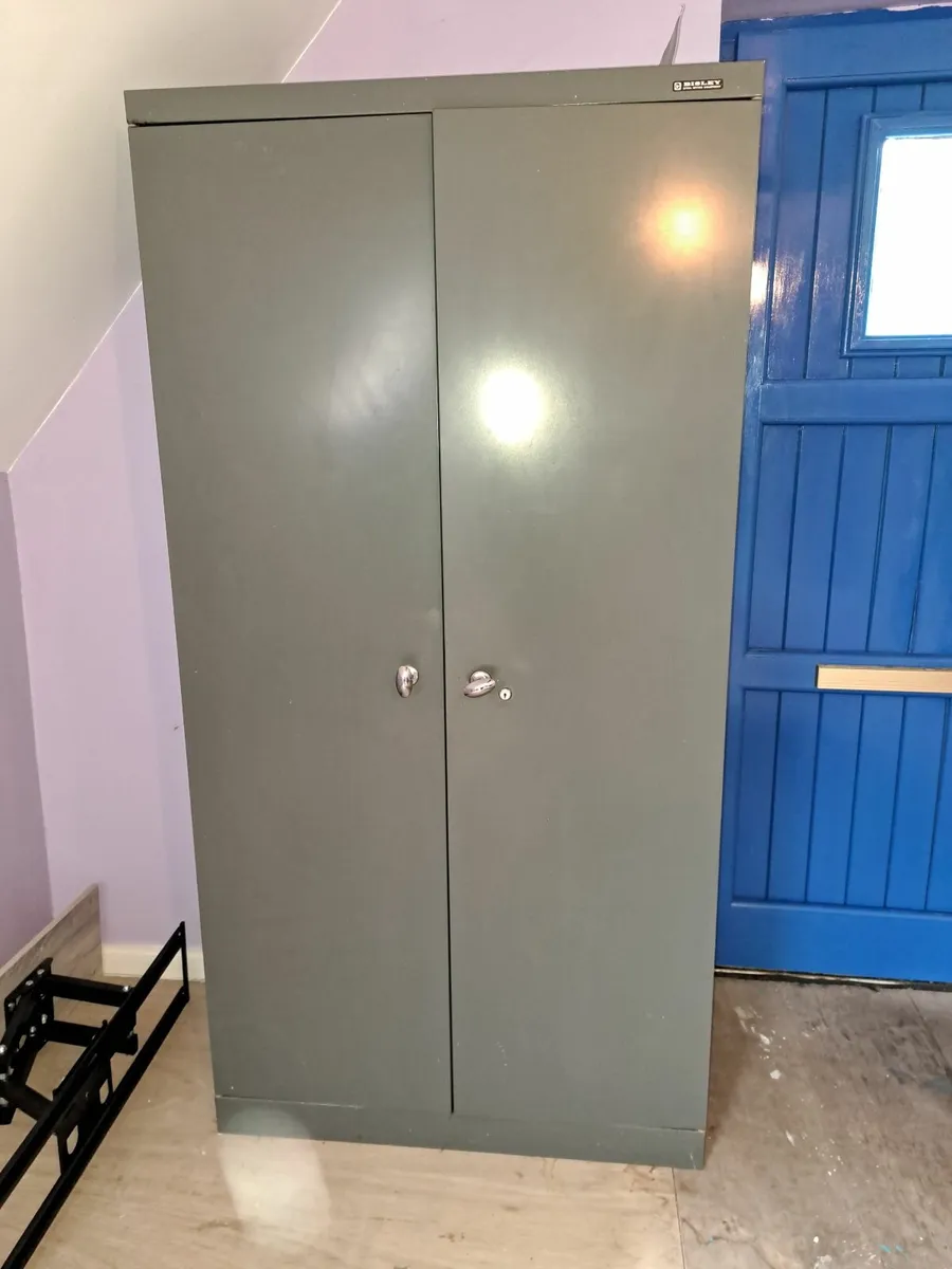Bisley filing cabinets - Image 4