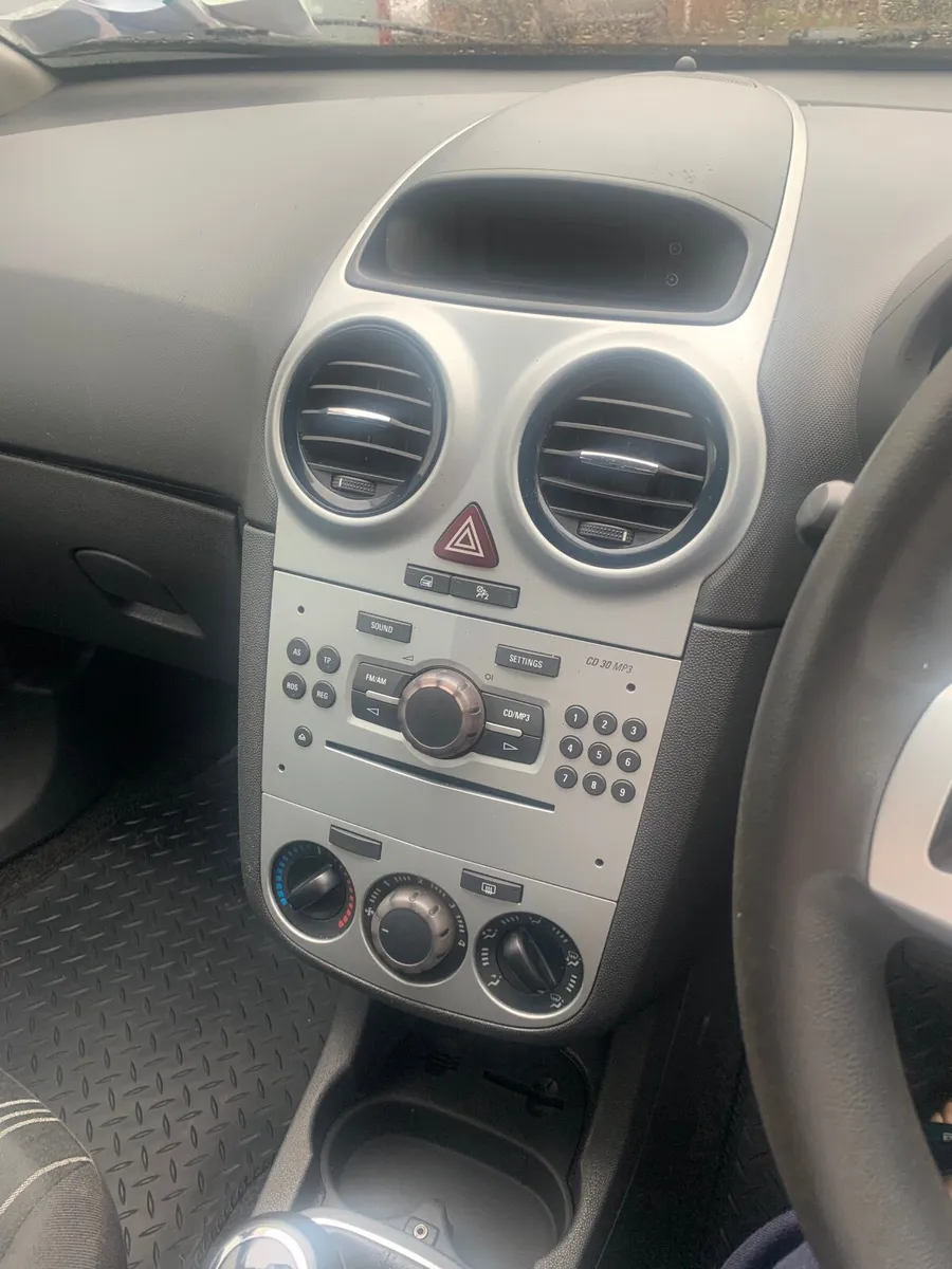 Opel Corsa 2009 - Image 2
