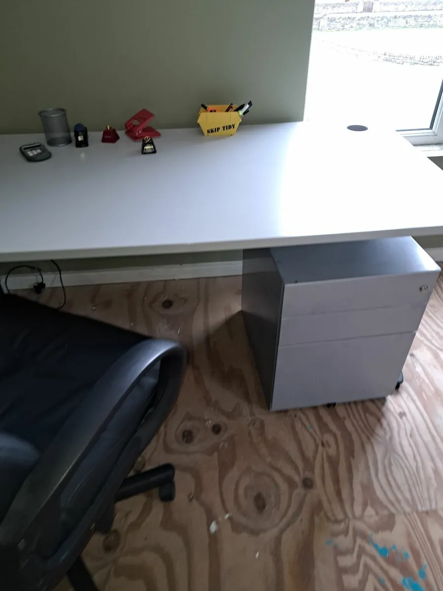 Desks - Image 2