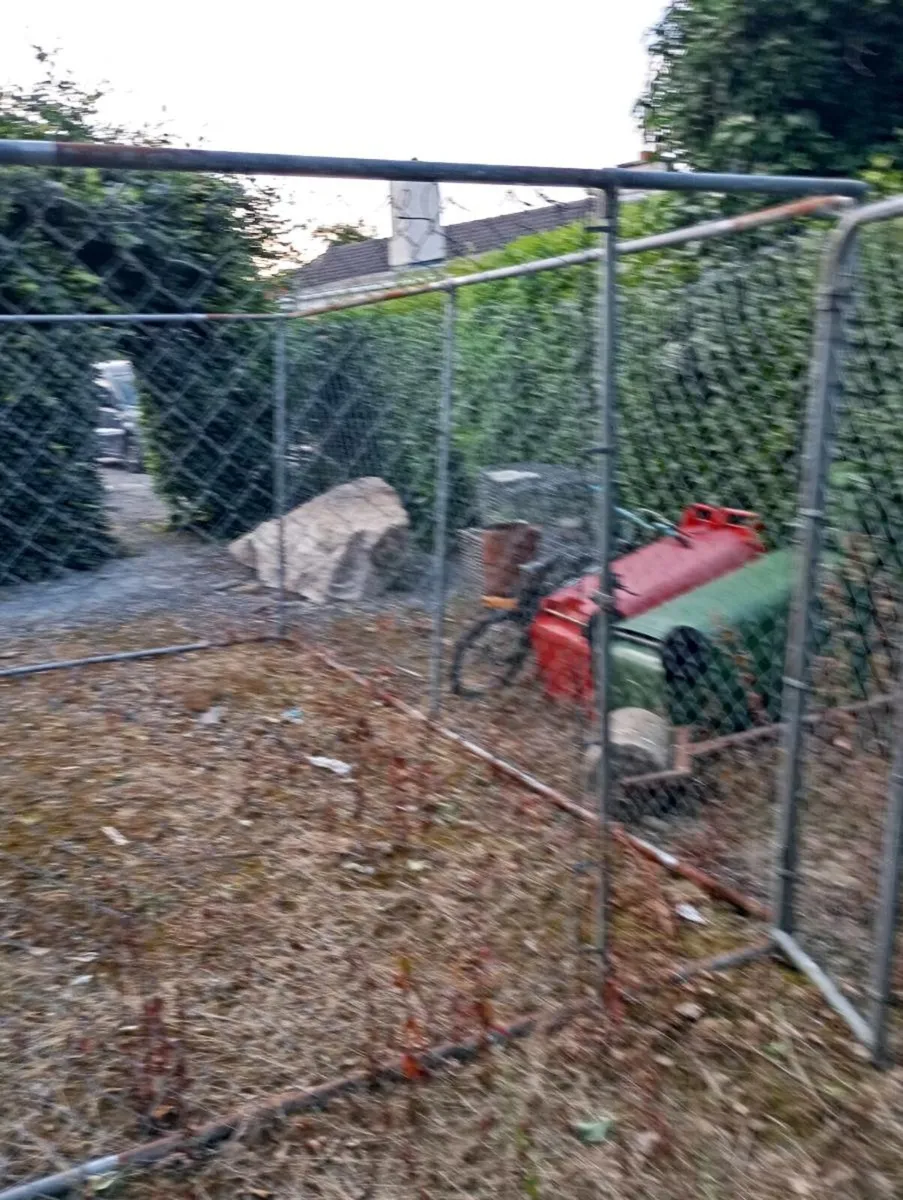 Dog run - Image 1