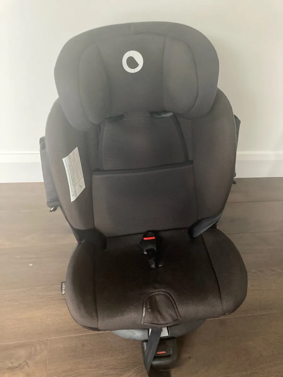 Car seat with base swivel - Image 1