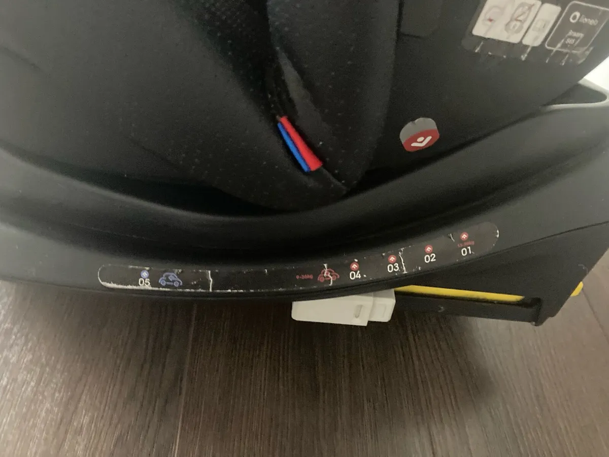 Car seat with base swivel - Image 3