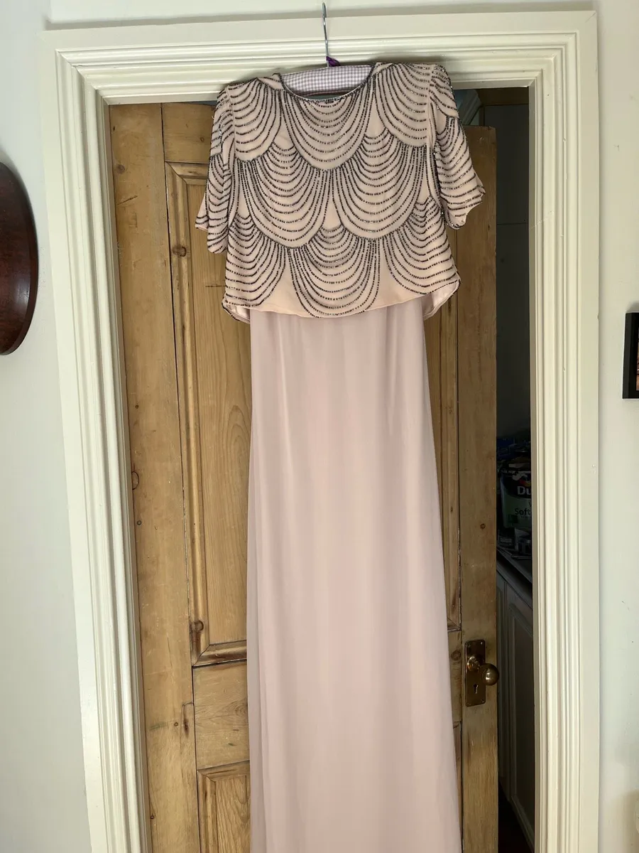 Ladies clothes - Image 1
