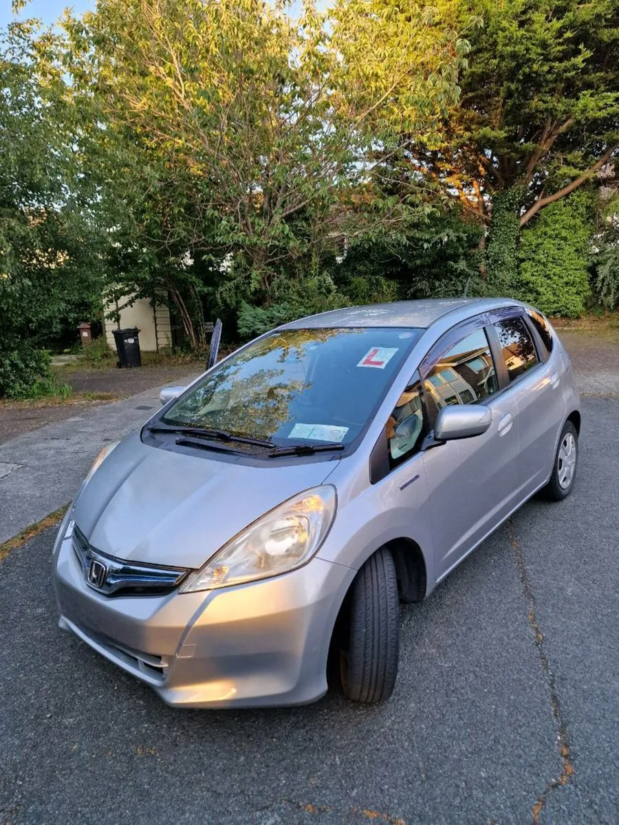 Immaculate Honda Jazz 1.3 Automatic Hybrid - Image 1
