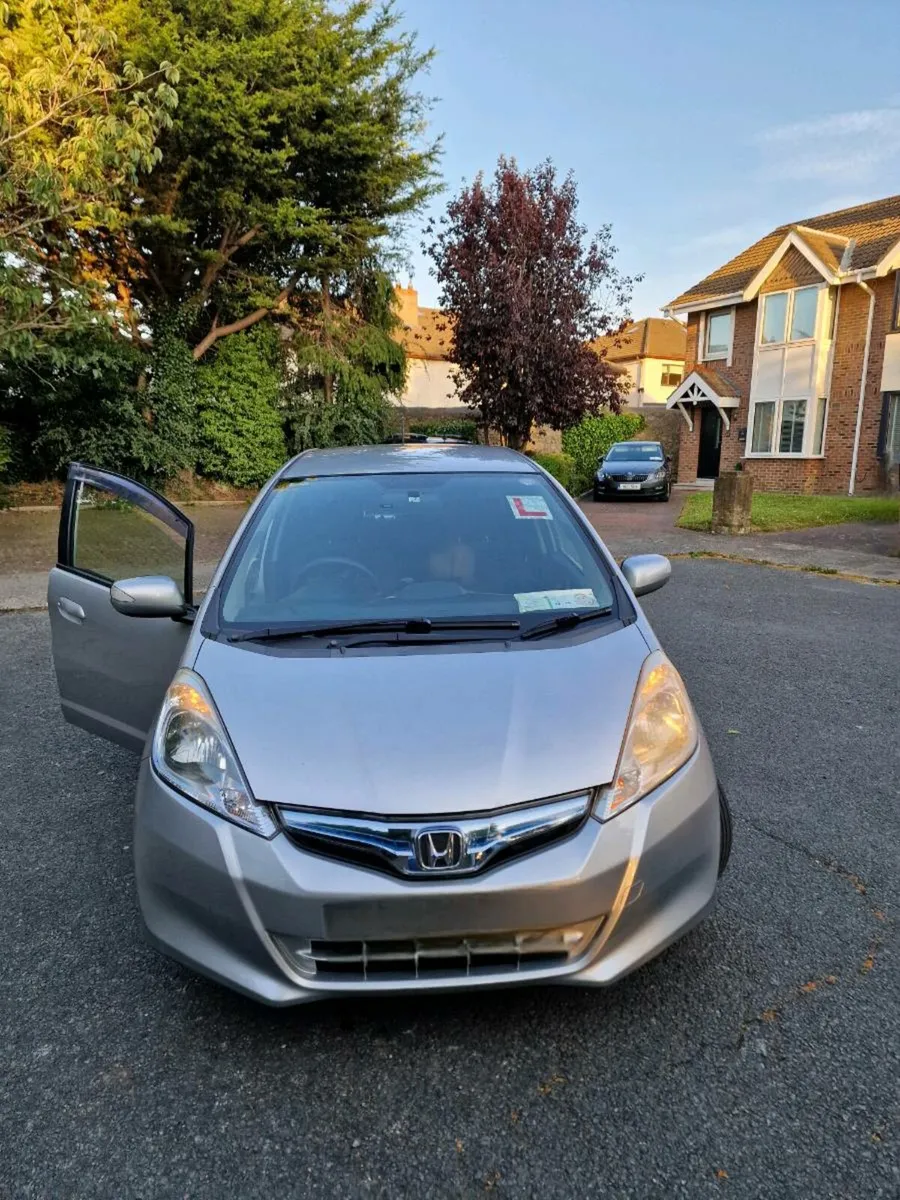 Immaculate Honda Jazz 1.3 Automatic Hybrid - Image 2